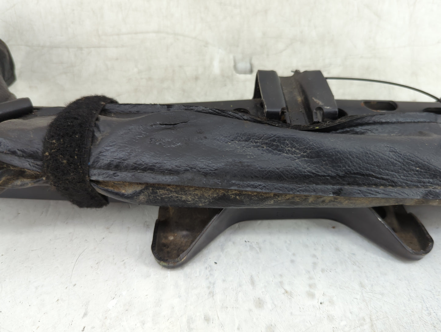 2002 Volkswagen Jetta Spare Scissor Car Jack - Oemusedautoparts1.com