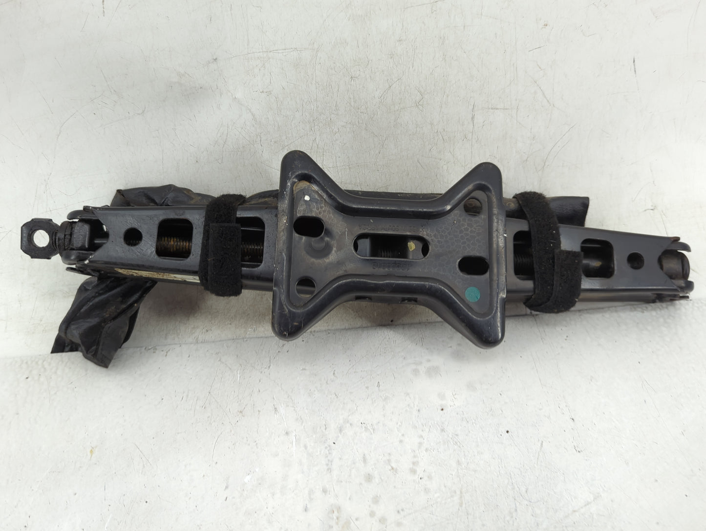 2002 Volkswagen Jetta Spare Scissor Car Jack - Oemusedautoparts1.com