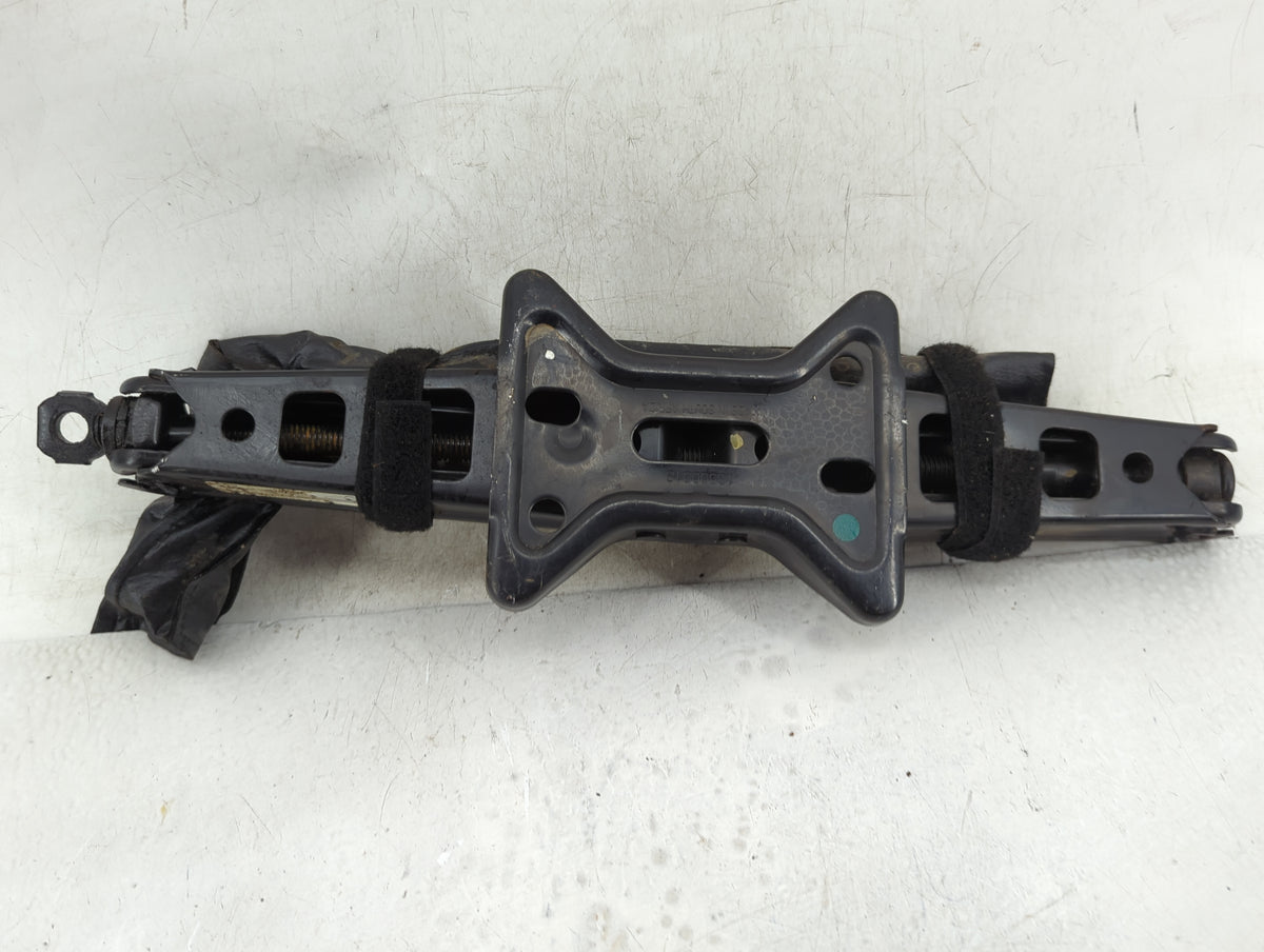 2002 Volkswagen Jetta Spare Scissor Car Jack - Oemusedautoparts1.com