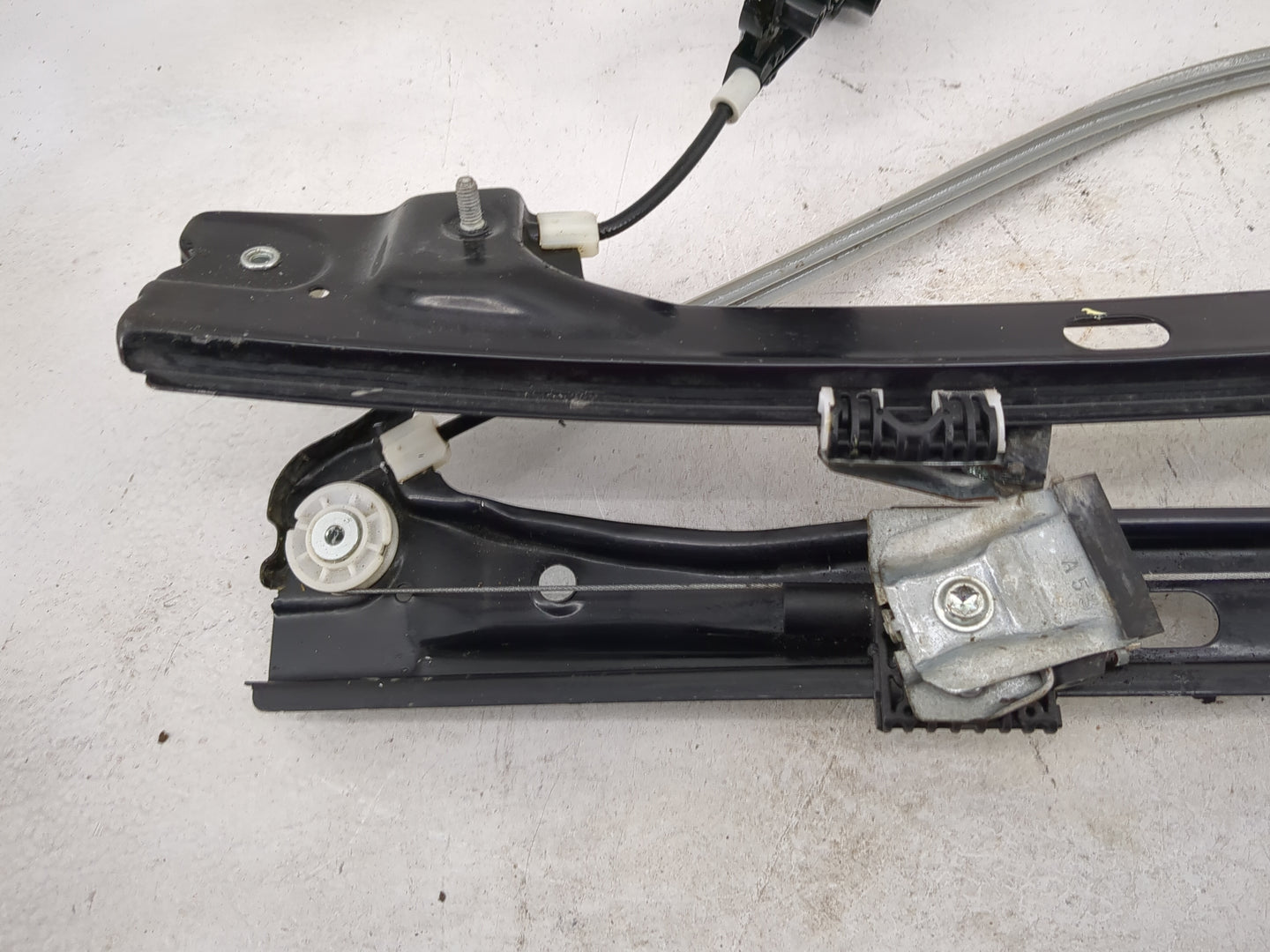 2011-2018 Volkswagen Jetta Used Driver Left Front Window Regulator - Oemusedautoparts1.com