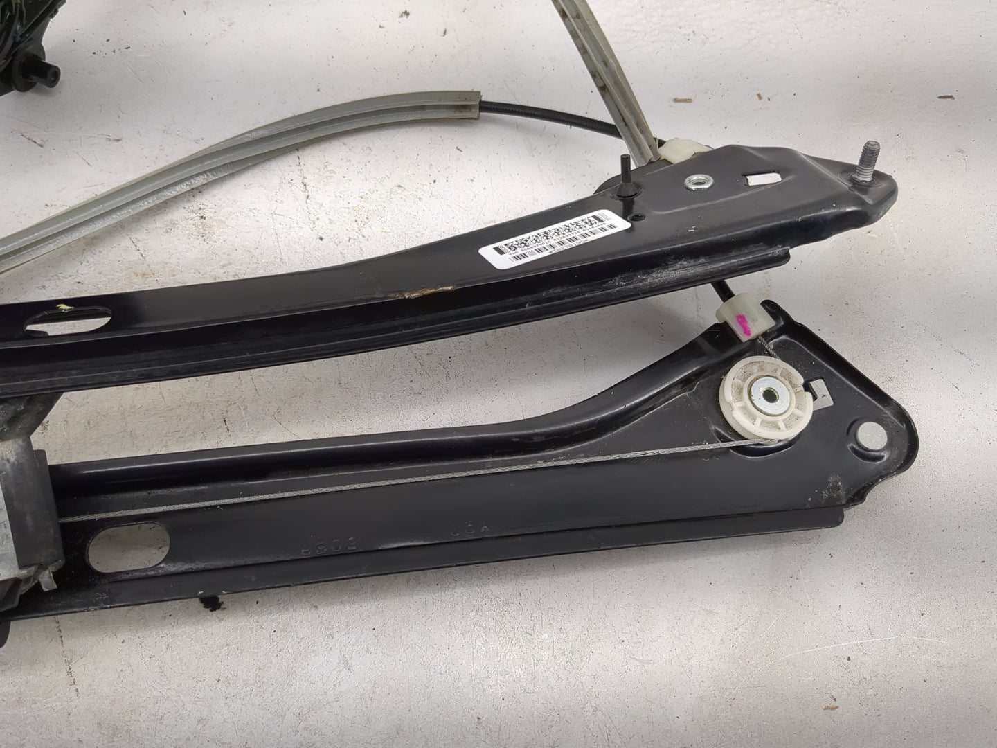 2011-2018 Volkswagen Jetta Used Driver Left Front Window Regulator - Oemusedautoparts1.com