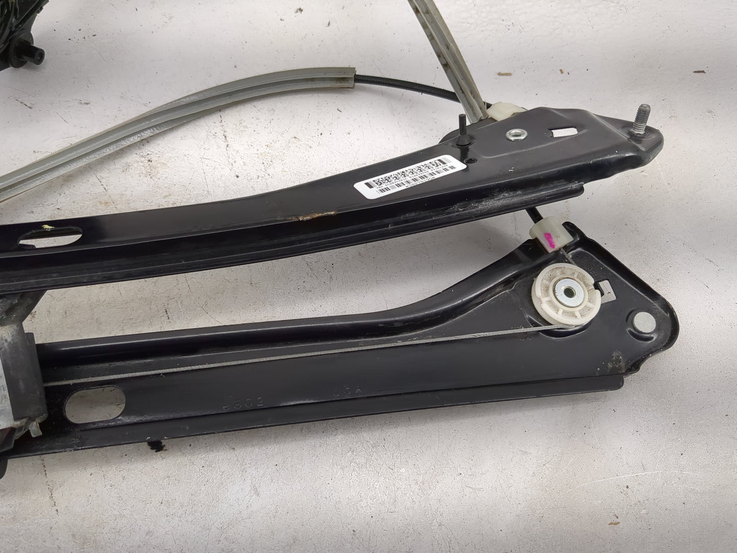 2011-2018 Volkswagen Jetta Used Driver Left Front Window Regulator - Oemusedautoparts1.com