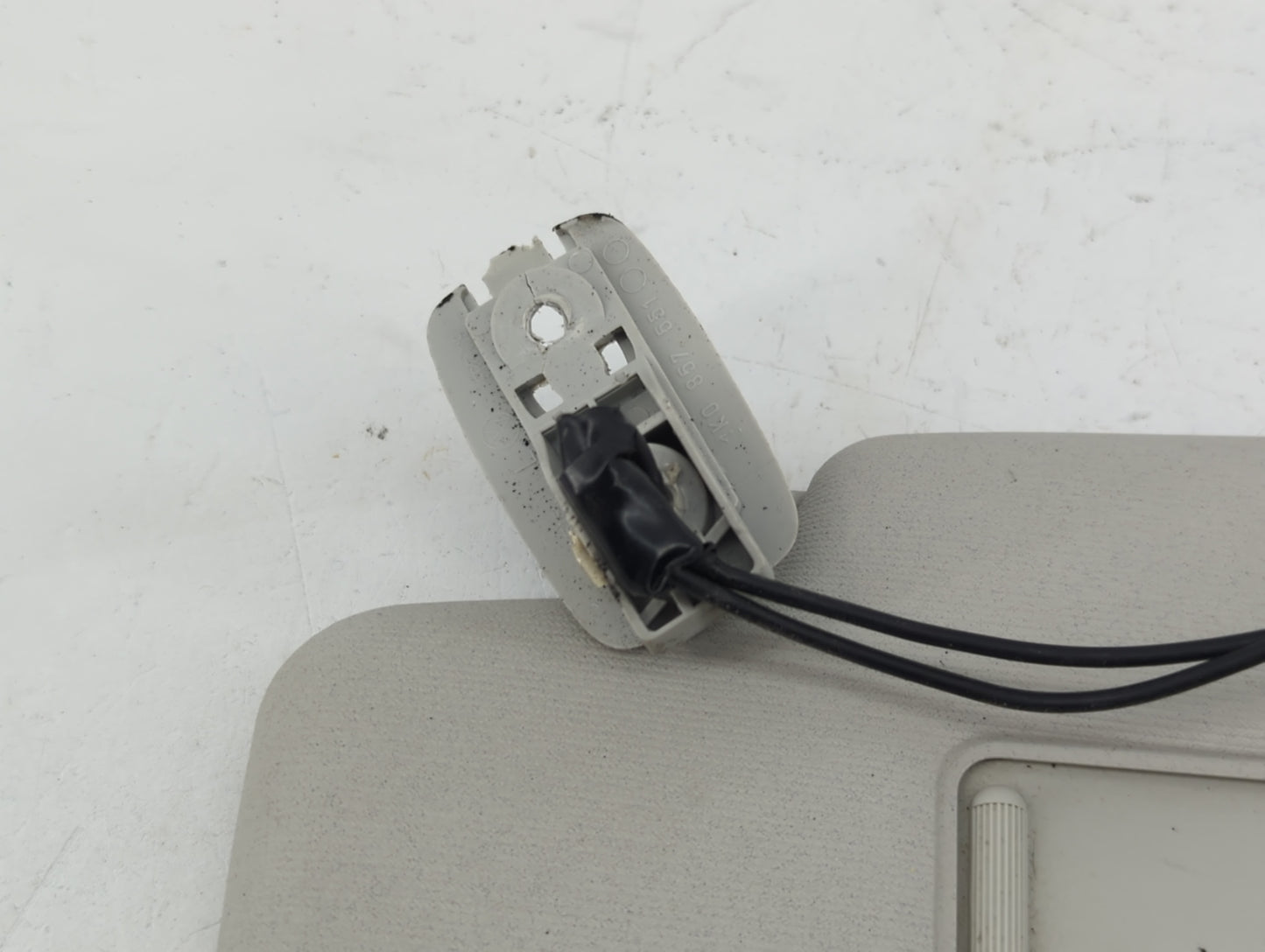 2006-2009 Volkswagen Rabbit Sun Visor Shade Replacement Driver Left Mirror Fits Fits 2005 2006 2007 2008 2009 OEM Used Auto 
