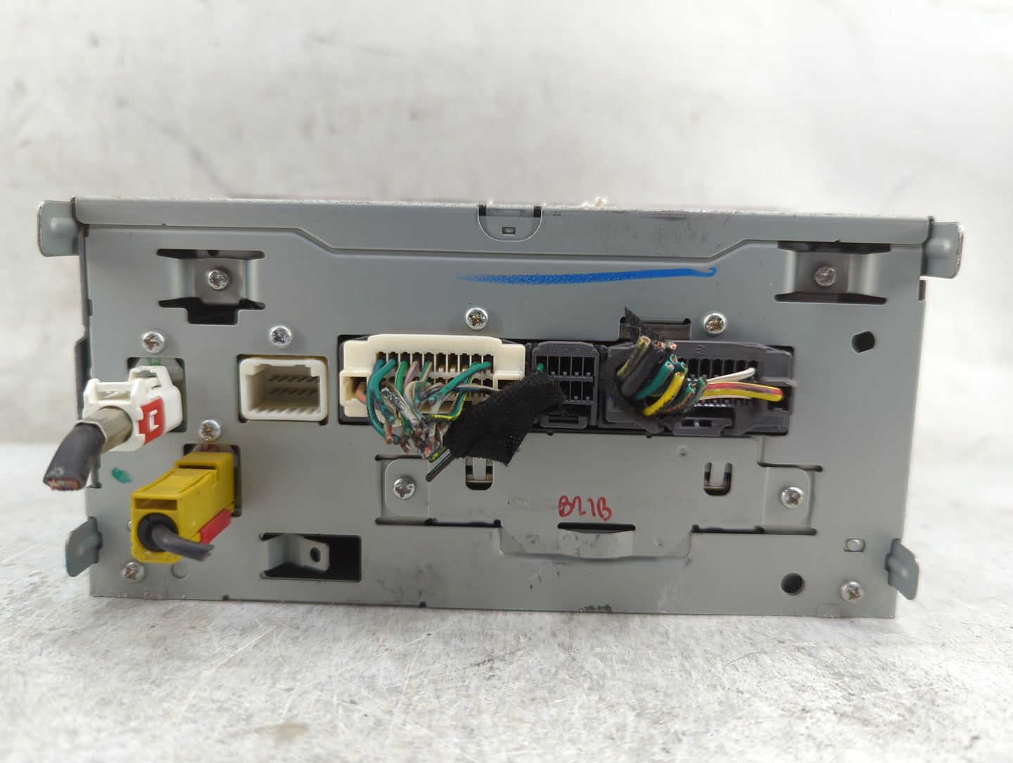 2009-2011 Volkswagen Routan Radio AM FM Cd Player Receiver Replacement Fits Fits 2009 2010 2011 OEM Used Auto Parts - Oemuse