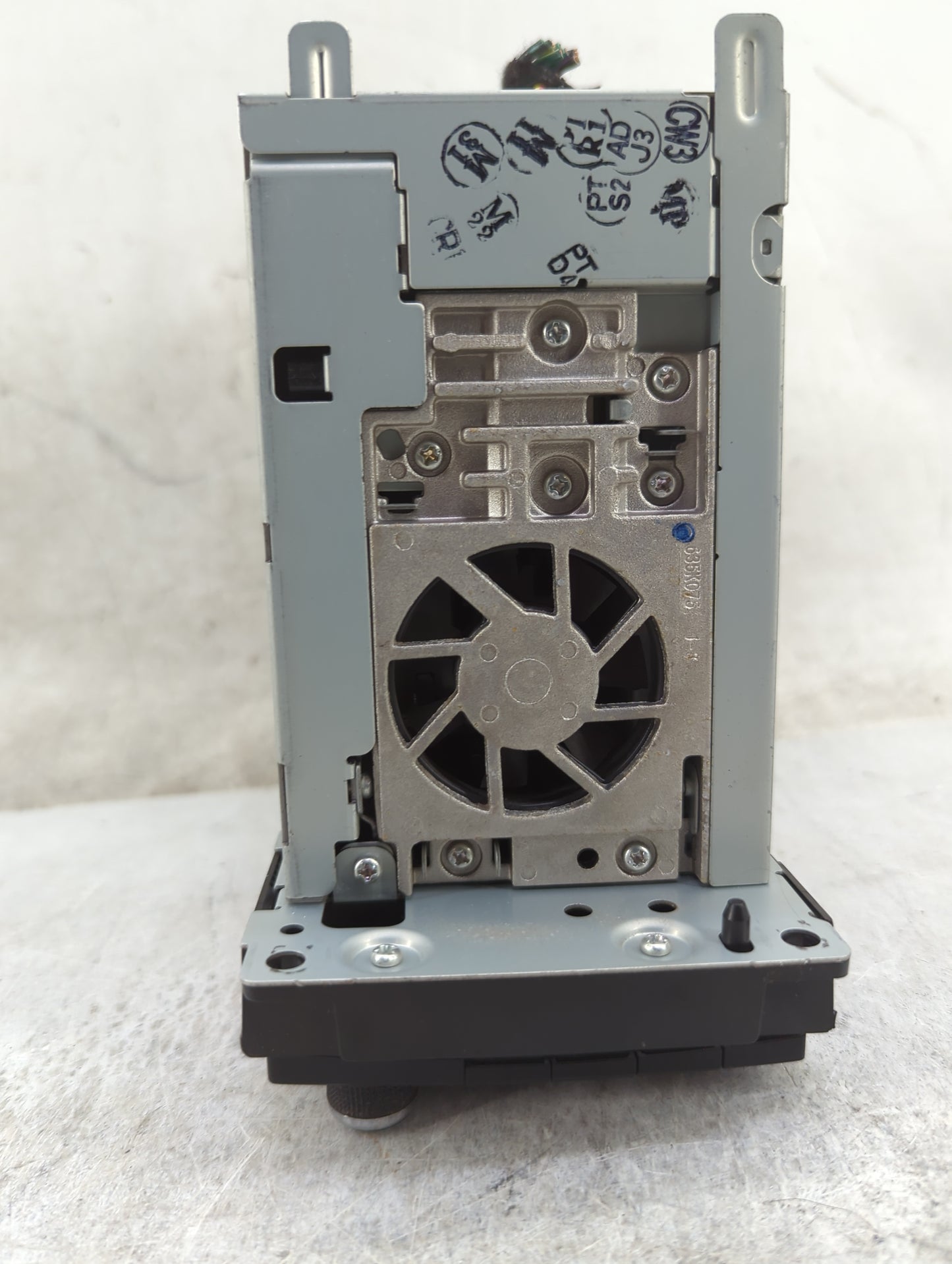 2009-2011 Volkswagen Routan Radio AM FM Cd Player Receiver Replacement Fits Fits 2009 2010 2011 OEM Used Auto Parts - Oemuse