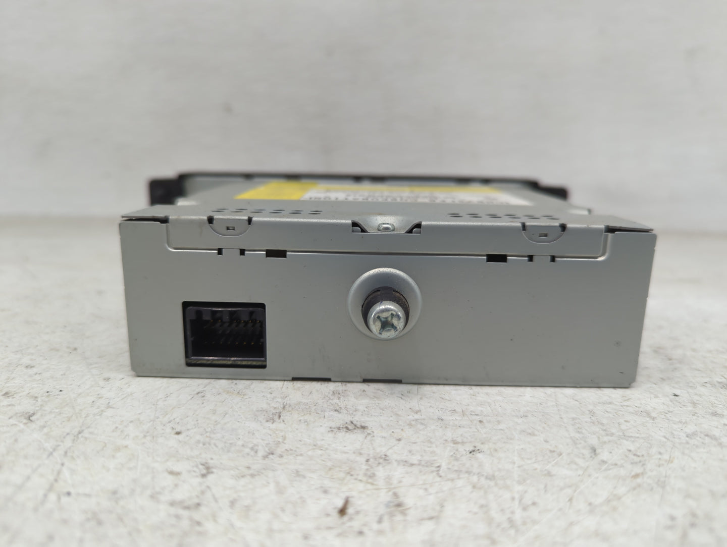 2009-2011 Volkswagen Routan Radio AM FM Cd Player Receiver Replacement Fits Fits 2009 2010 2011 OEM Used Auto Parts - Oemuse