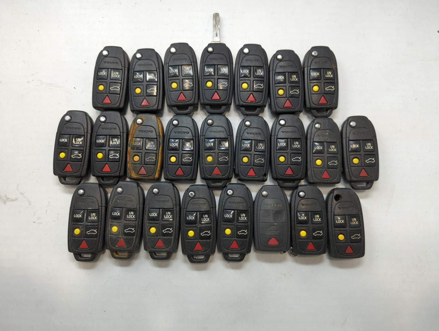 Lot of 25 Volvo Keyless Entry Remote Fob LQNP2T-APU - Oemusedautoparts1.com
