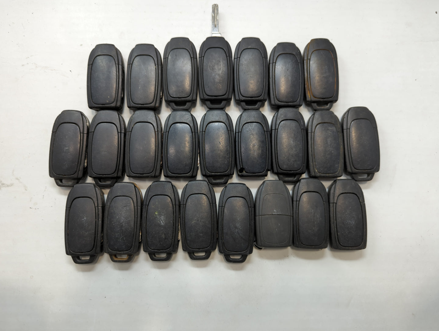 Lot of 25 Volvo Keyless Entry Remote Fob LQNP2T-APU - Oemusedautoparts1.com
