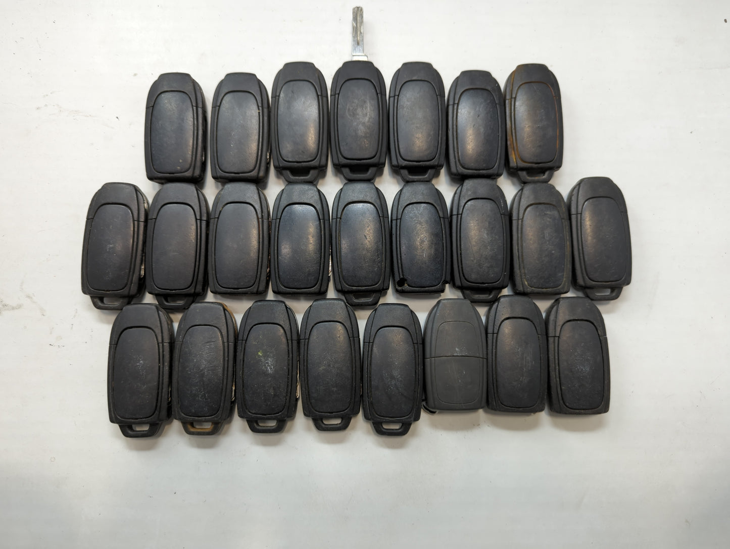 Lot of 25 Volvo Keyless Entry Remote Fob LQNP2T-APU - Oemusedautoparts1.com