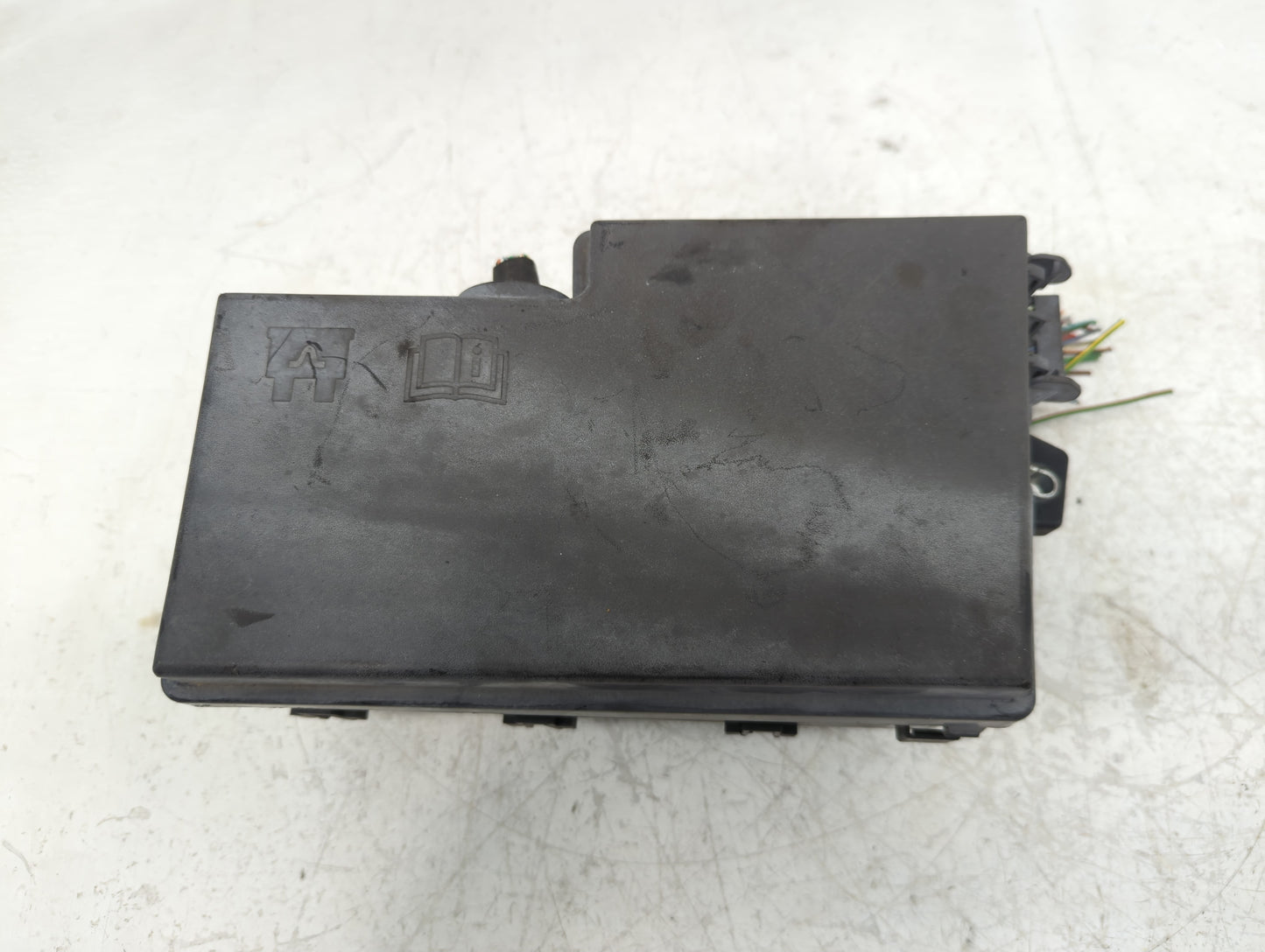 0 Volvo V40 Fusebox Fuse Box Panel Relay Module Fits Fits 207 2008 OEM Used Auto Parts - Oemusedautoparts1.com