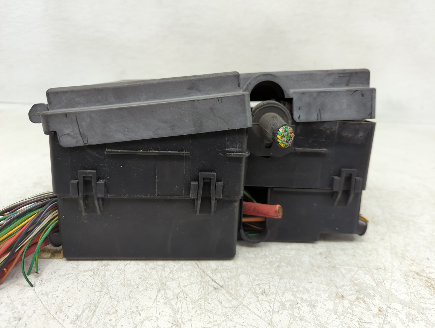 0 Volvo V40 Fusebox Fuse Box Panel Relay Module Fits Fits 207 2008 OEM Used Auto Parts - Oemusedautoparts1.com
