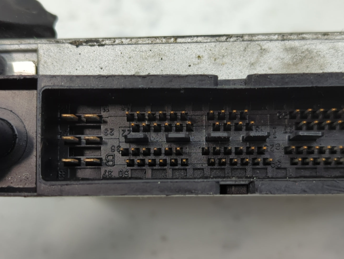 0 Volvo V70 PCM Engine Control Computer ECU ECM PCU OEM P/N:08675155 A Fits OEM Used Auto Parts - Oemusedautoparts1.com