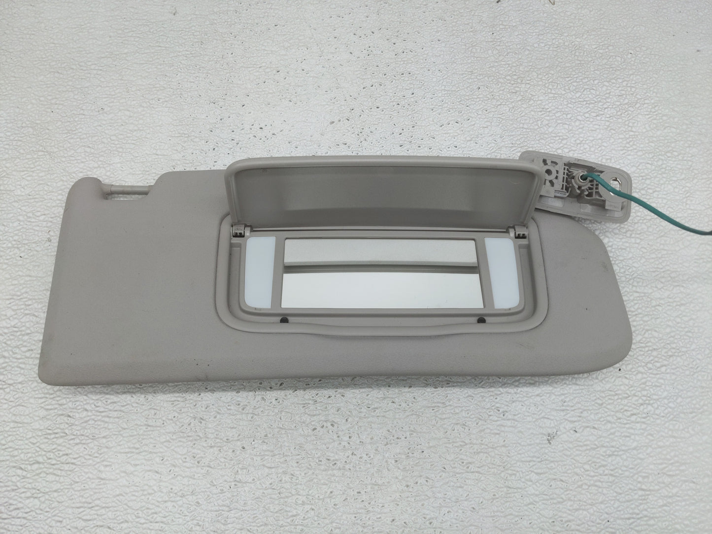 2012-2017 Volvo Xc60 Sun Visor Shade Replacement Passenger Right Mirror Fits Fits 2012 2013 2014 2015 2016 2017 OEM Used Aut