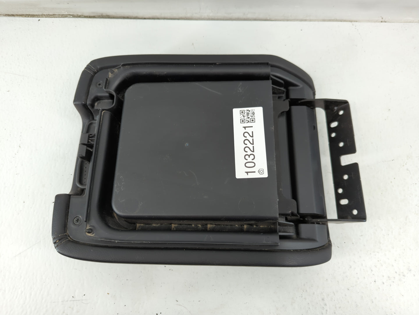 2014 Nissan Pathfinder Center Console Armrest Cover Lid Fits OEM Used Auto Parts - Oemusedautoparts1.com