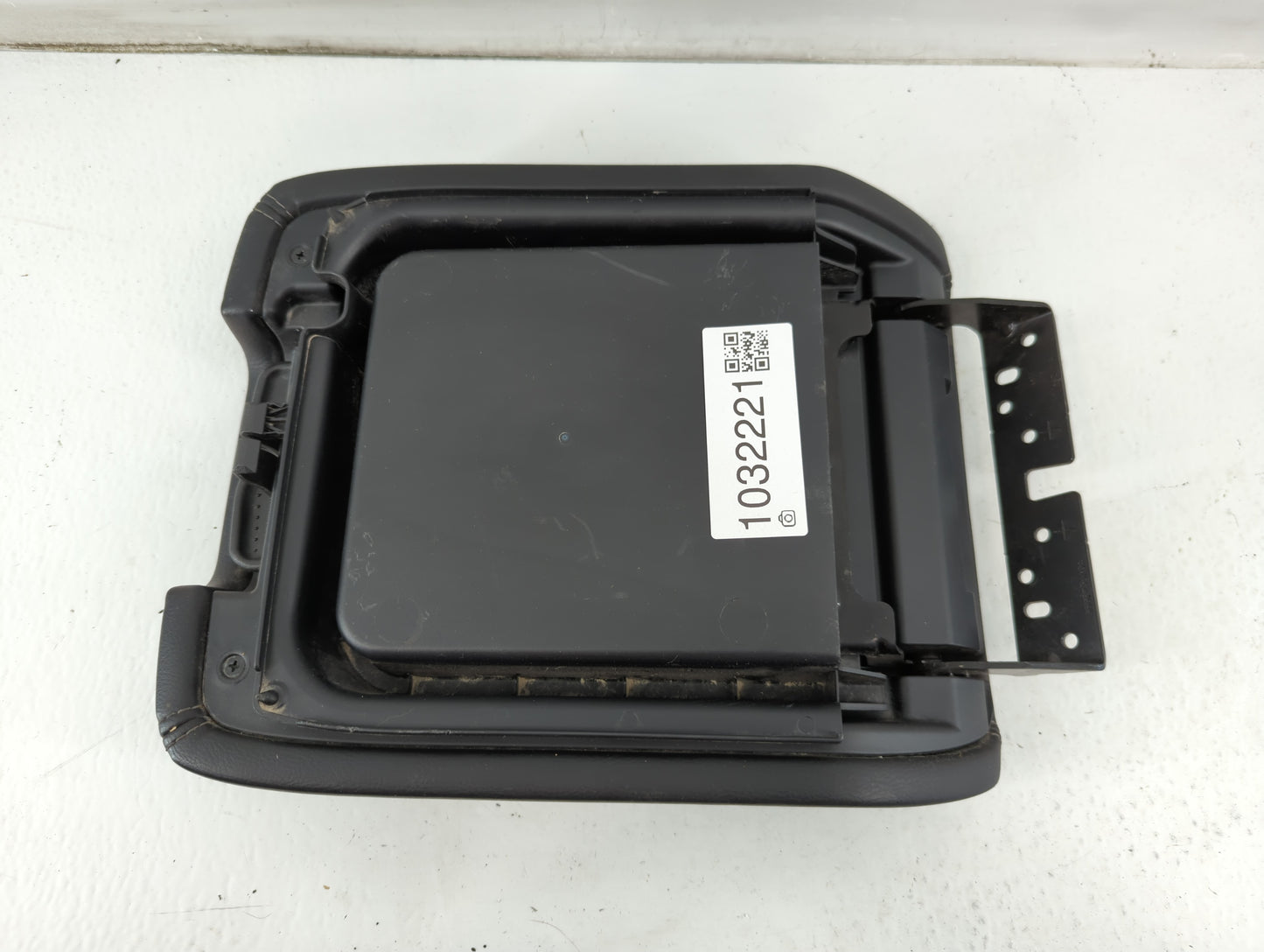 2014 Nissan Pathfinder Center Console Armrest Cover Lid Fits OEM Used Auto Parts - Oemusedautoparts1.com
