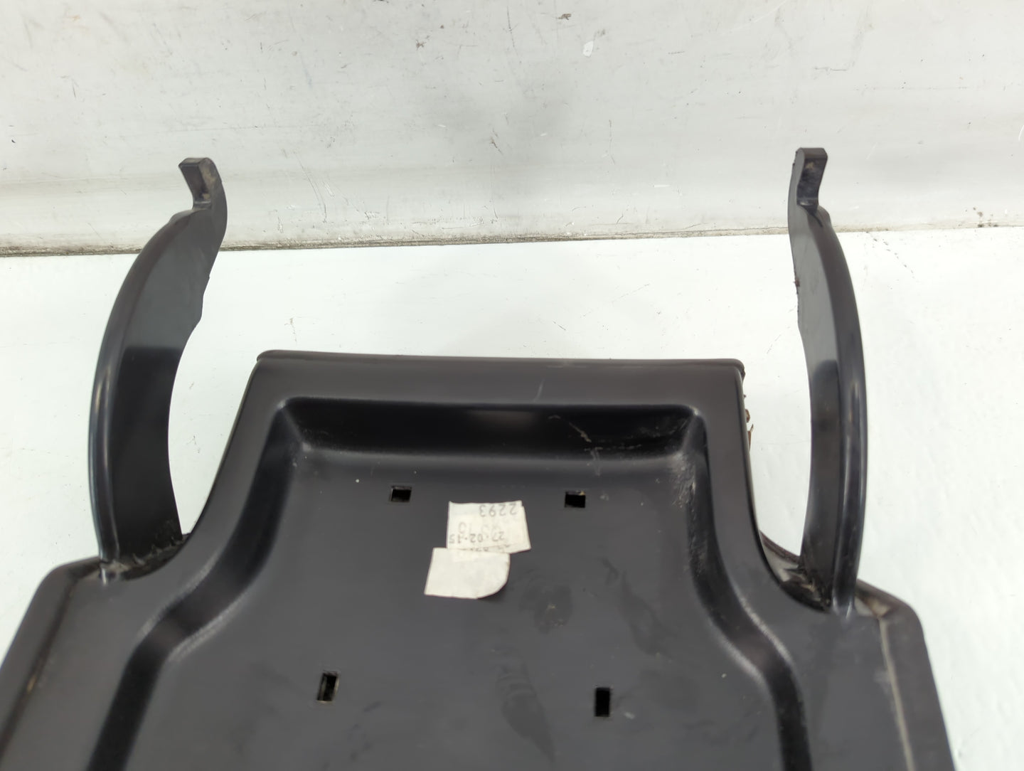 2013-2019 Land Rover Range Rover Center Console Armrest Cover Lid Fits Fits 2013 2014 2015 2016 2017 2018 2019 OEM Used Auto Parts - Oemusedautoparts1.com