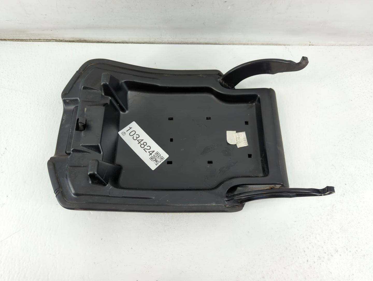 2013-2019 Land Rover Range Rover Center Console Armrest Cover Lid Fits Fits 2013 2014 2015 2016 2017 2018 2019 OEM Used Auto Parts - Oemusedautoparts1.com