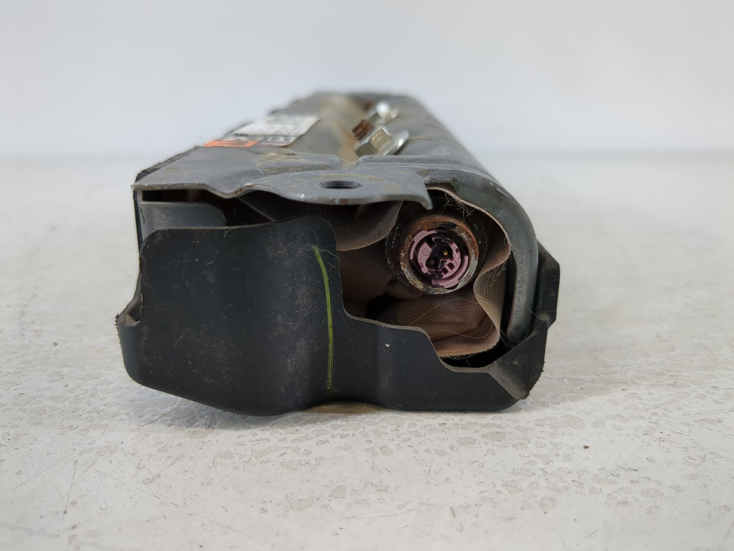 2018 Chevrolet Malibu Air Bag Passenger Right Knee OEM P/N:812481232 23420286 Fits OEM Used Auto Parts - Oemusedautoparts1.com