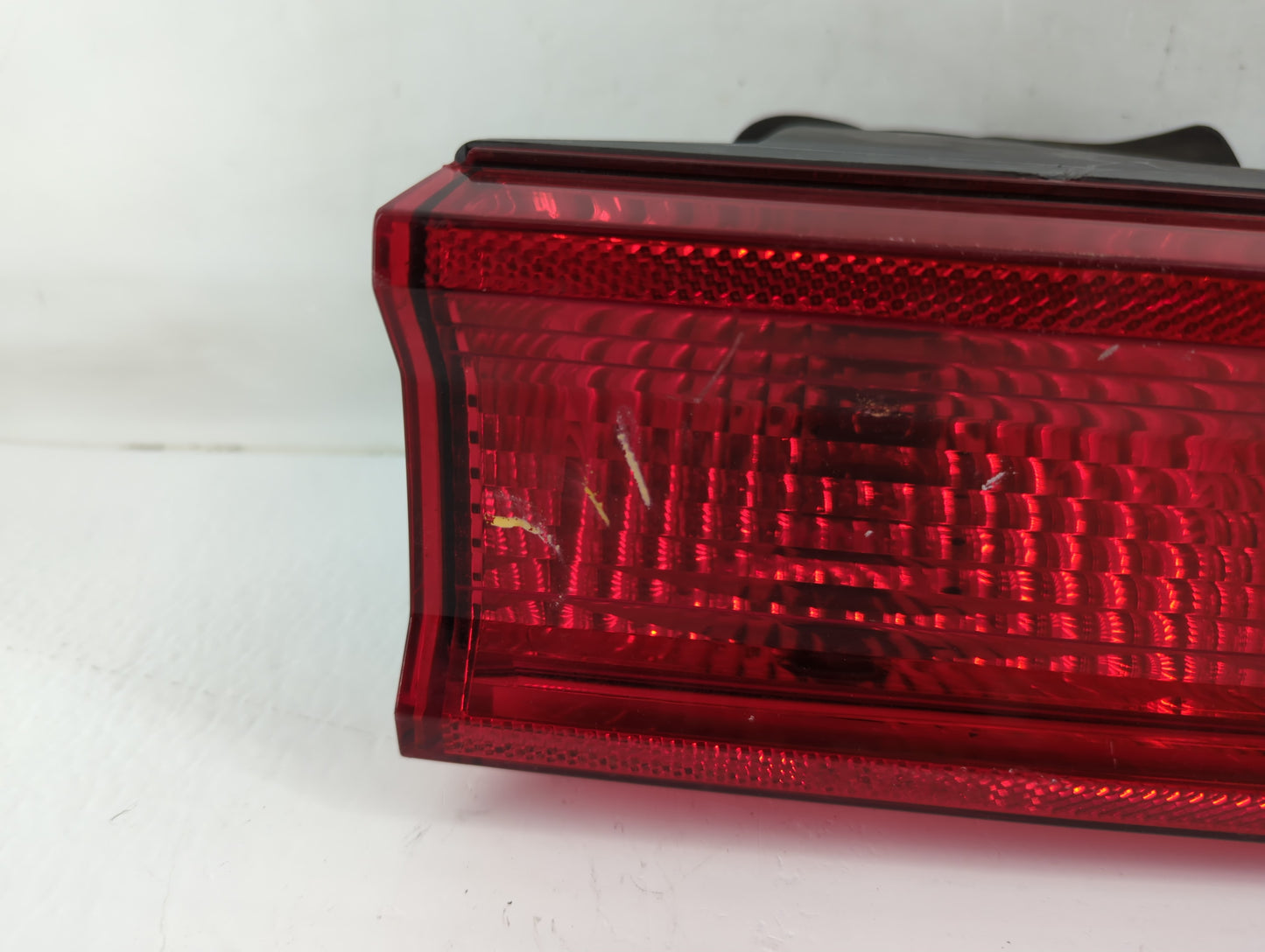 2010 Dodge Challenger Tail Light Assembly Passenger Right OEM P/N:>PP-T20PP/EP0 Fits OEM Used Auto Parts - Oemusedautoparts1.com
