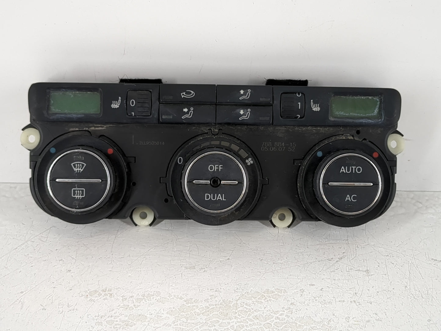 2008 Volkswagen Eos Climate Control Module Temperature AC/Heater Replacement P/N:788 884-15 Fits OEM Used Auto Parts