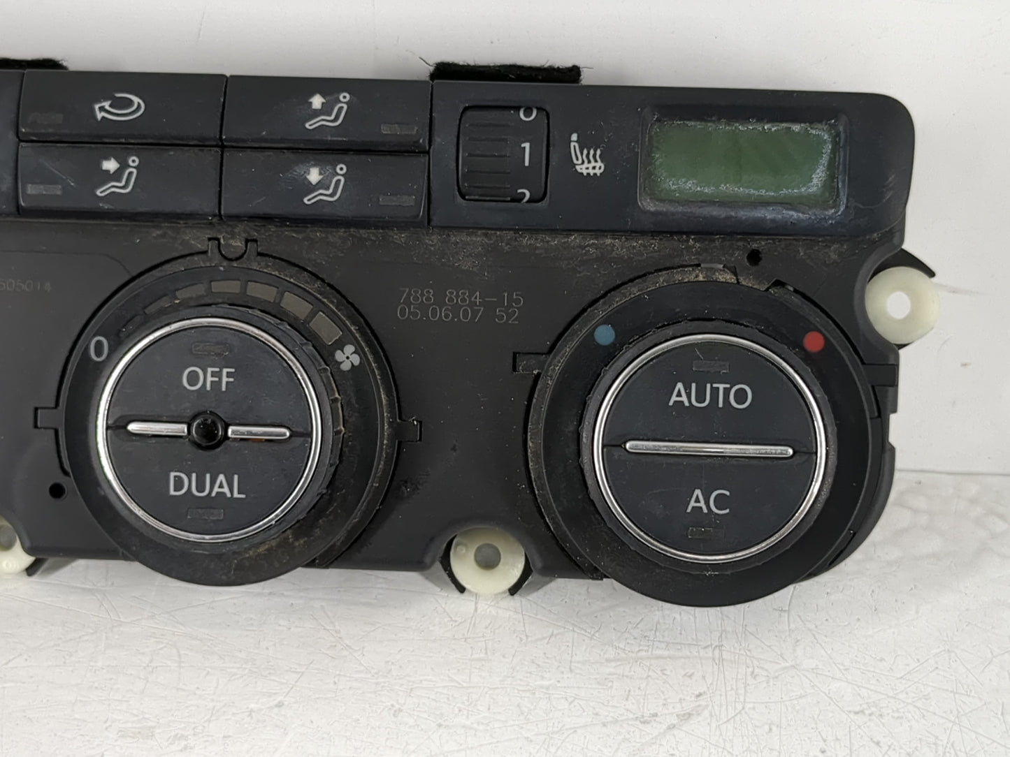 2008 Volkswagen Eos Climate Control Module Temperature AC/Heater Replacement P/N:788 884-15 Fits OEM Used Auto Parts