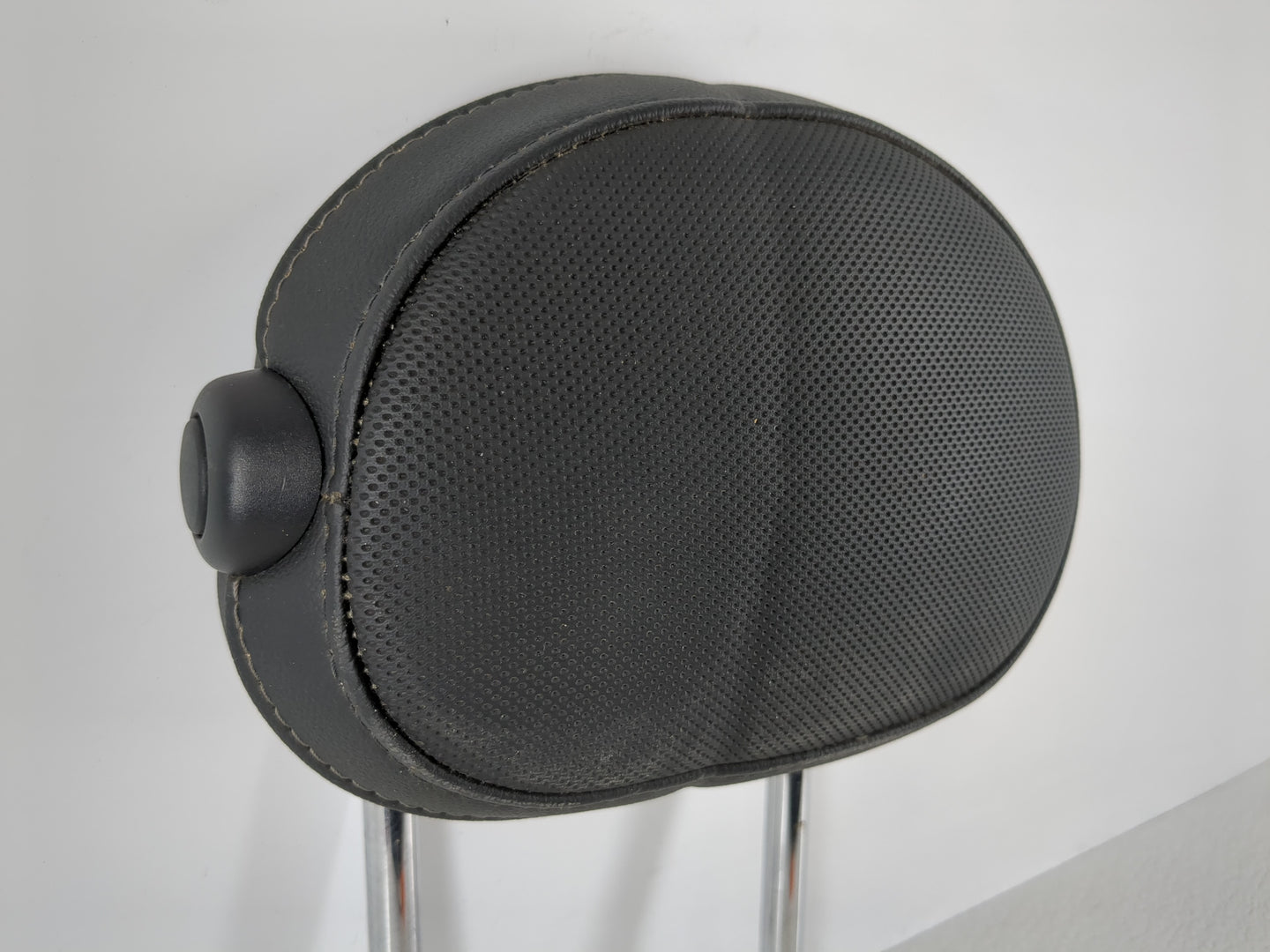 2017 Mini Cooper Clubman Headrest Head Rest Rear Center Seat Fits OEM Used Auto Parts - Oemusedautoparts1.com