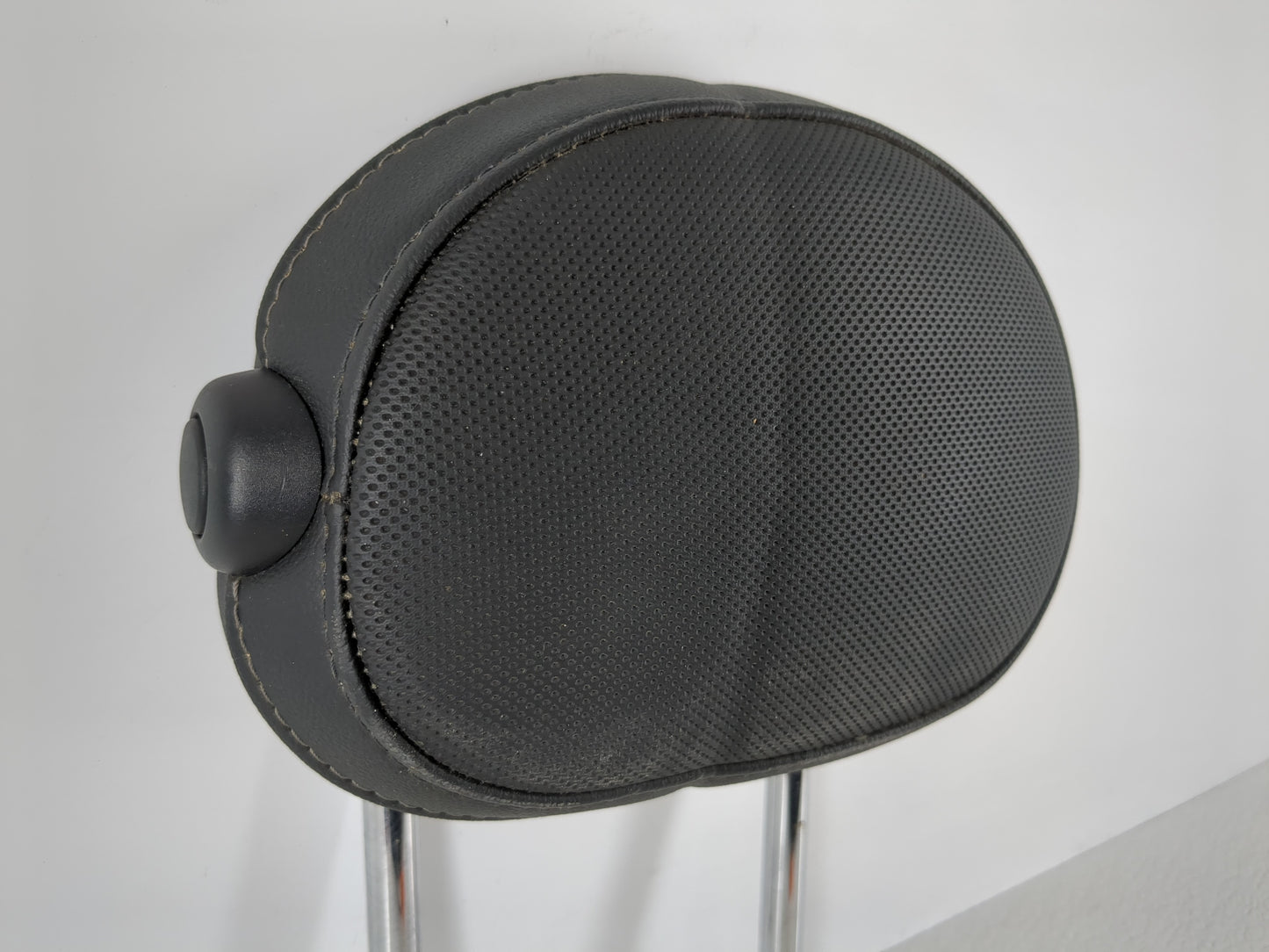 2017 Mini Cooper Clubman Headrest Head Rest Rear Center Seat Fits OEM Used Auto Parts - Oemusedautoparts1.com