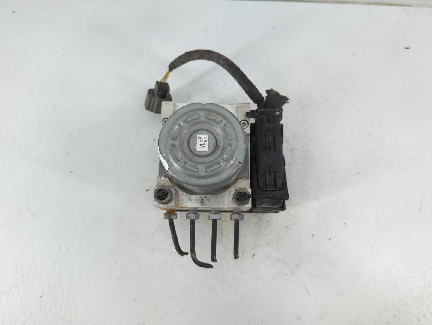 2016 Ford Explorer ABS Pump Control Module Replacement P/N:FB53-2C405-AF Fits OEM Used Auto Parts - Oemusedautoparts1.com