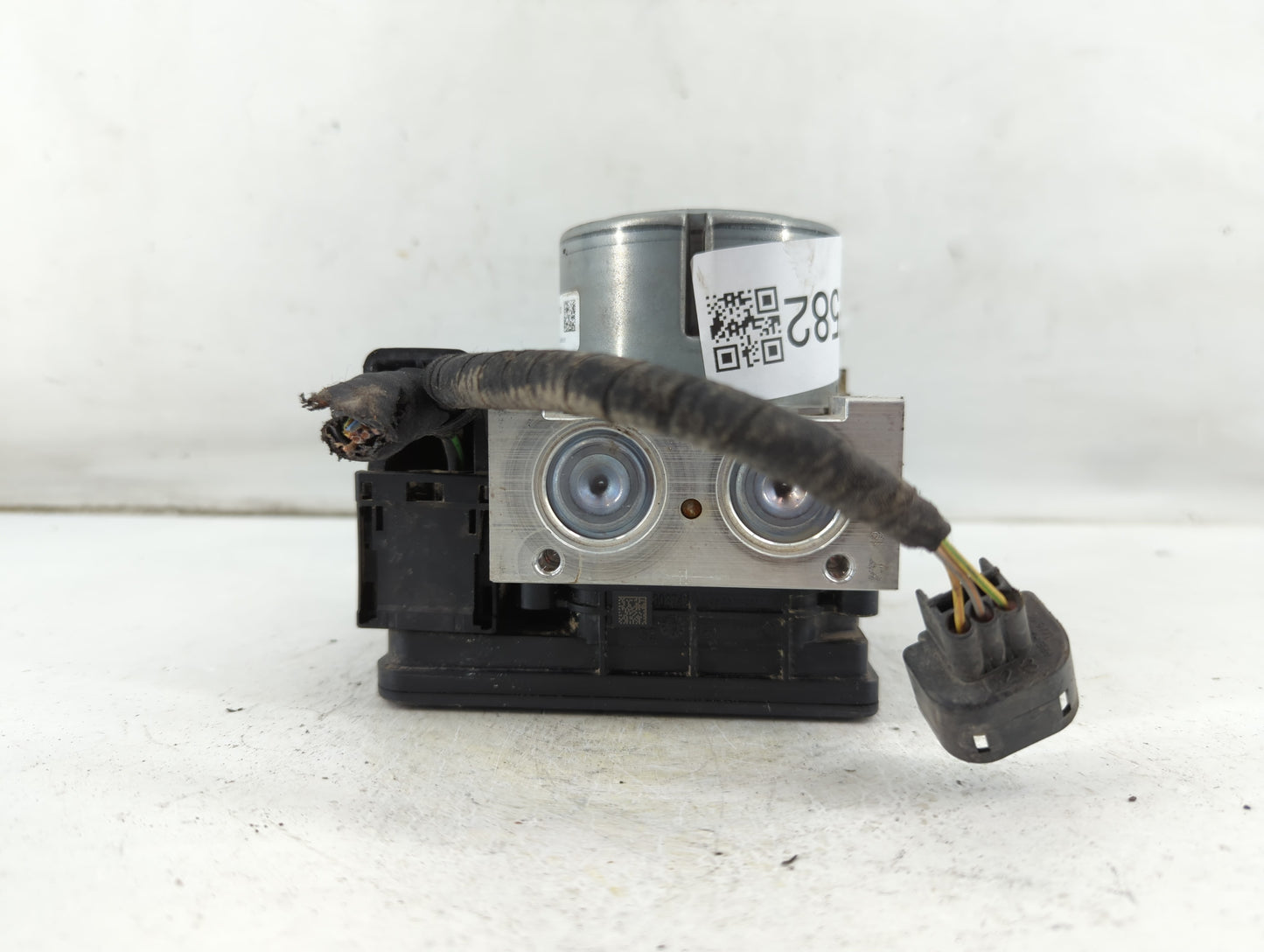 2016 Ford Explorer ABS Pump Control Module Replacement P/N:FB53-2C405-AF Fits OEM Used Auto Parts - Oemusedautoparts1.com