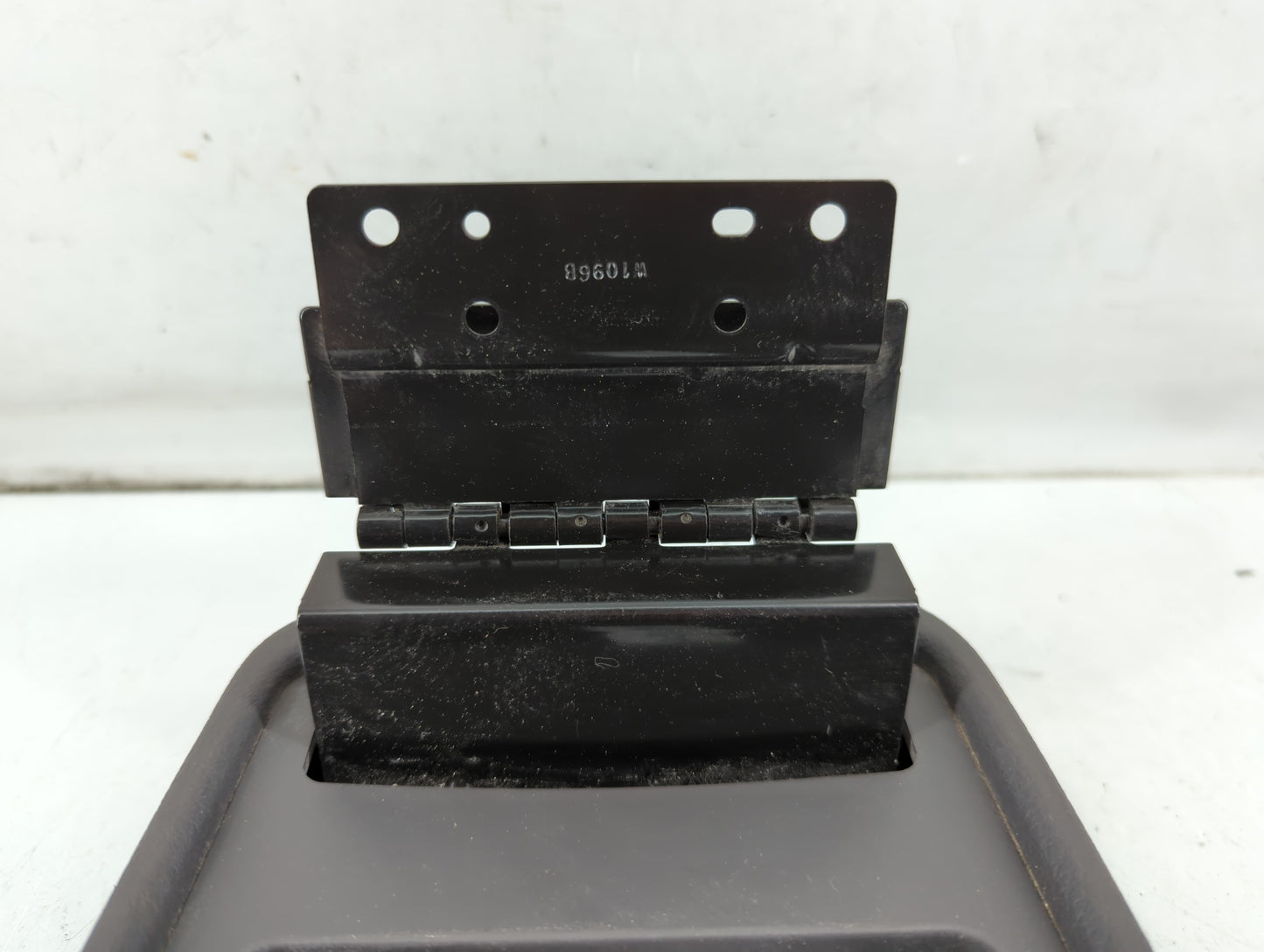 2010-2012 Ford Fusion Center Console Armrest Cover Lid P/N:W1096B Fits Fits 2010 2011 2012 OEM Used Auto Parts - Oemusedautoparts1.com