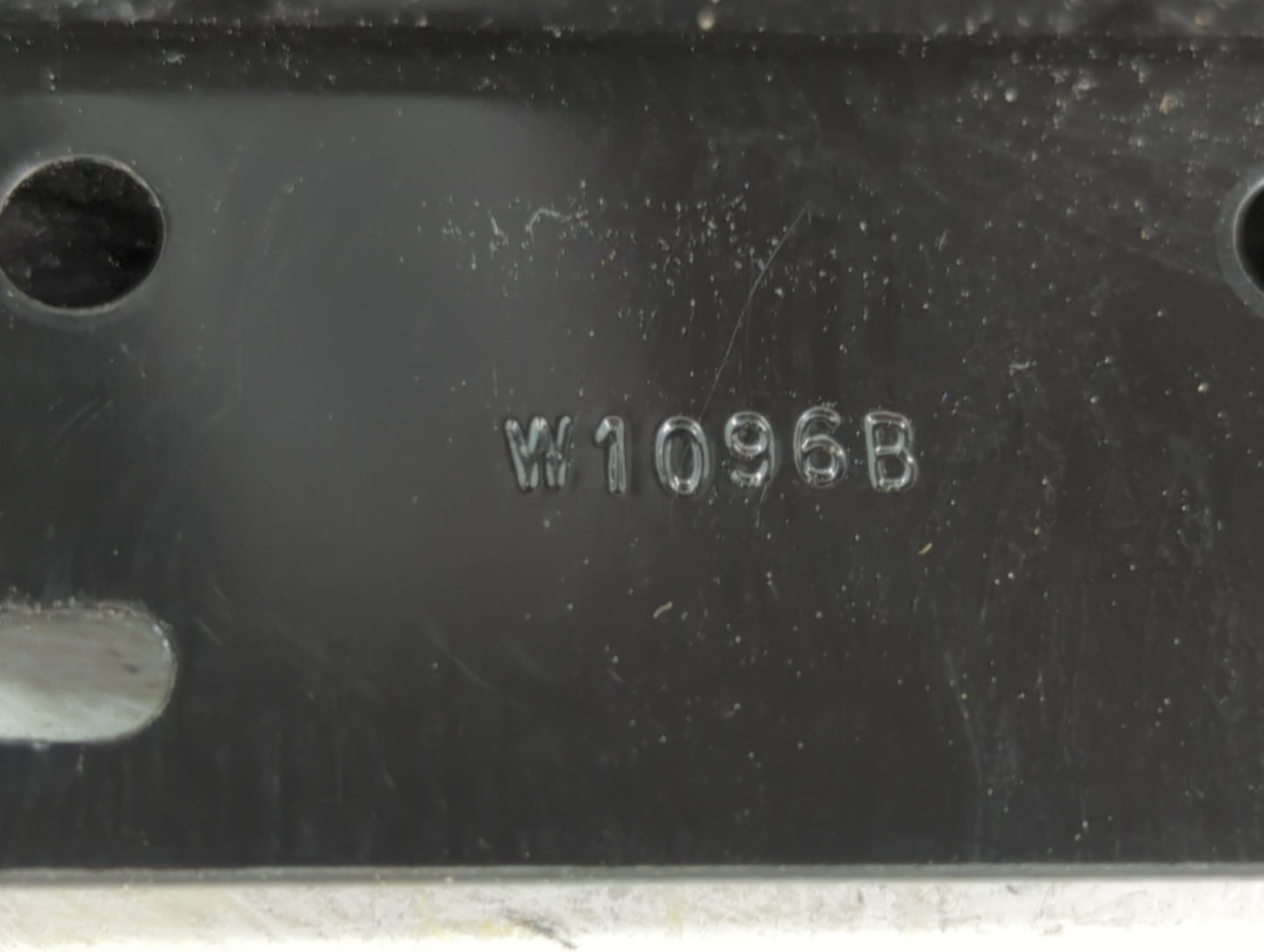 2010-2012 Ford Fusion Center Console Armrest Cover Lid P/N:W1096B Fits Fits 2010 2011 2012 OEM Used Auto Parts - Oemusedautoparts1.com