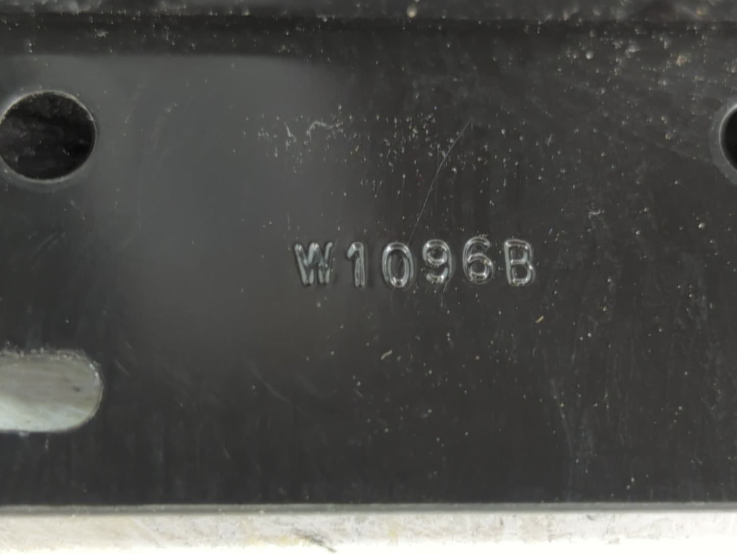 2010-2012 Ford Fusion Center Console Armrest Cover Lid P/N:W1096B Fits Fits 2010 2011 2012 OEM Used Auto Parts - Oemusedautoparts1.com
