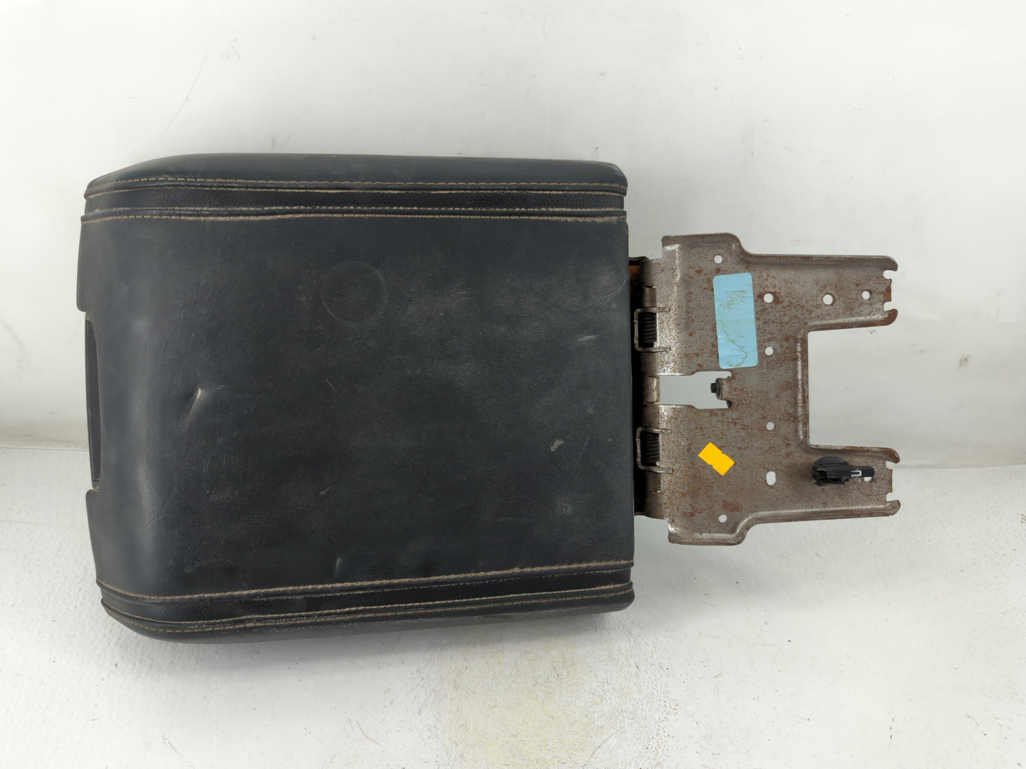 2018-2021 Ford Expedition Center Console Armrest Cover Lid P/N:FL31-1504604 AA Fits Fits 2018 2019 2020 2021 OEM Used Auto Parts - Oemusedautoparts1.com