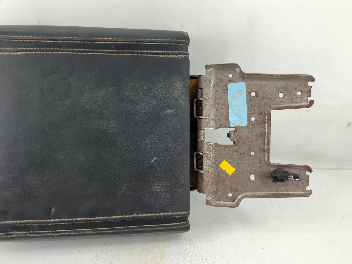 2018-2021 Ford Expedition Center Console Armrest Cover Lid P/N:FL31-1504604 AA Fits Fits 2018 2019 2020 2021 OEM Used Auto Parts - Oemusedautoparts1.com