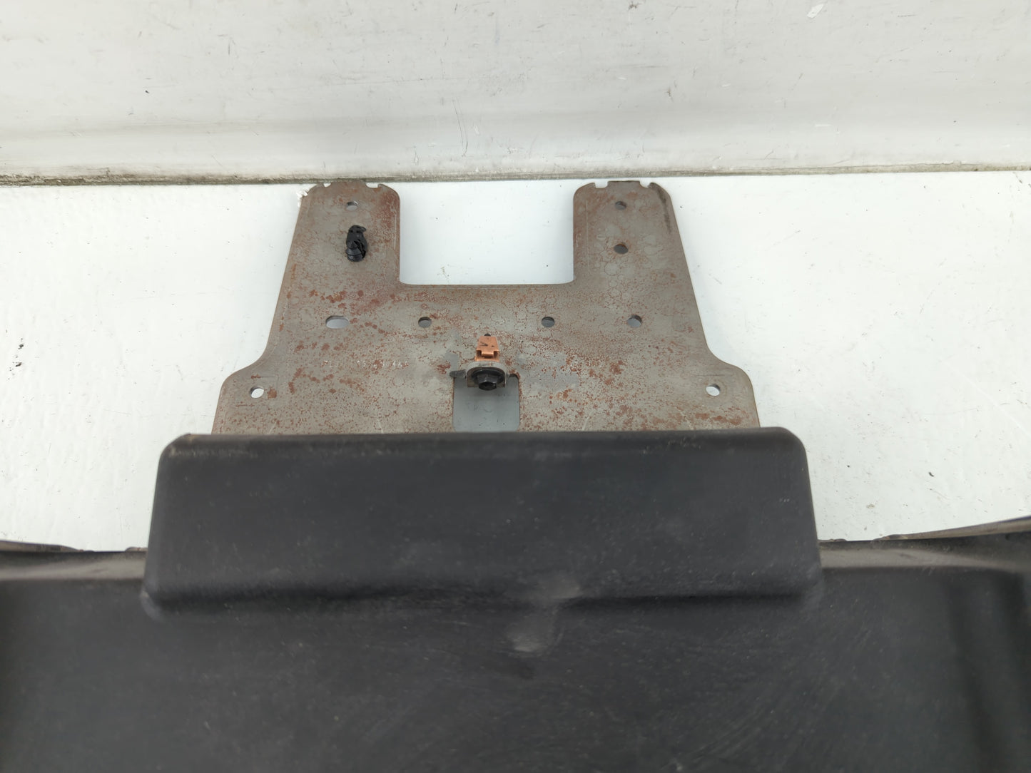 2018-2021 Ford Expedition Center Console Armrest Cover Lid P/N:FL31-1504604 AA Fits Fits 2018 2019 2020 2021 OEM Used Auto Parts - Oemusedautoparts1.com