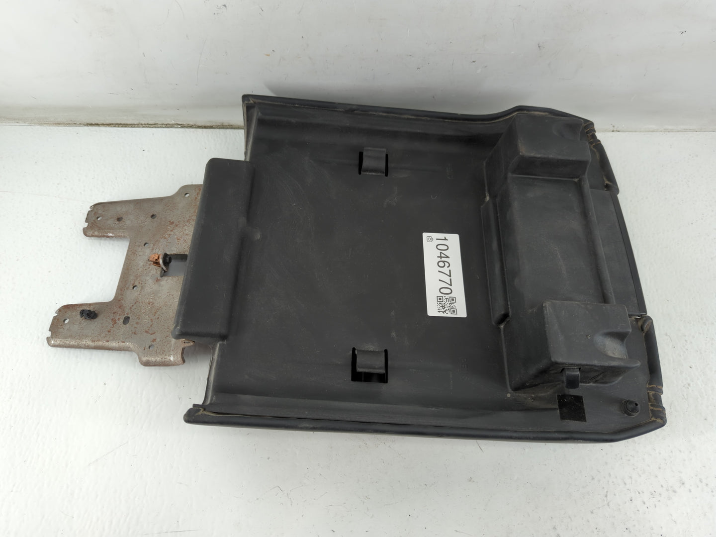 2018-2021 Ford Expedition Center Console Armrest Cover Lid P/N:FL31-1504604 AA Fits Fits 2018 2019 2020 2021 OEM Used Auto Parts - Oemusedautoparts1.com