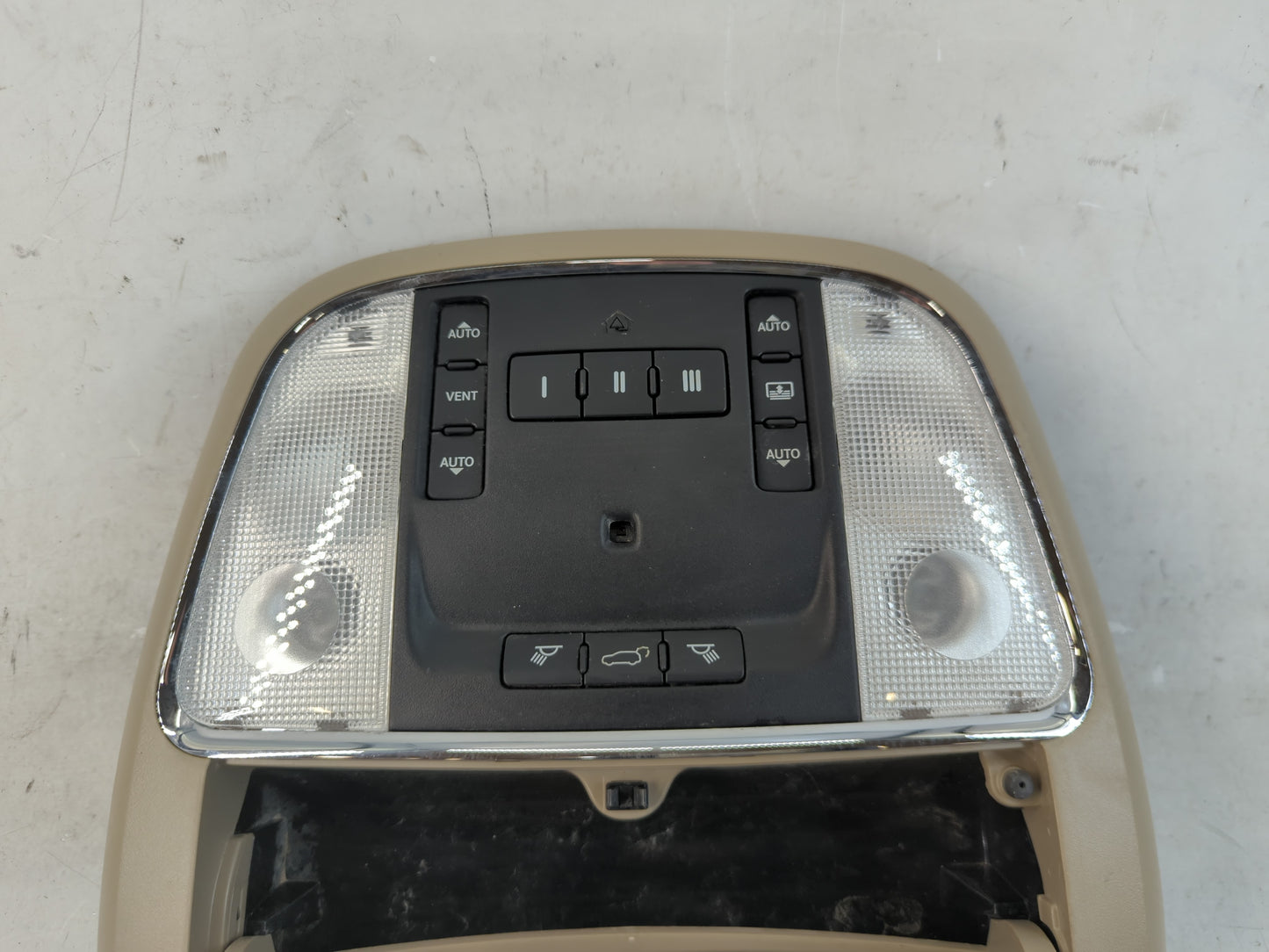 2014 Jeep Grand Cherokee Overhead Roof Console - Oemusedautoparts1.com