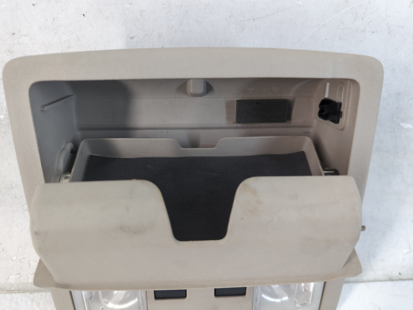 2010 Ford Taurus Overhead Roof Console - Oemusedautoparts1.com