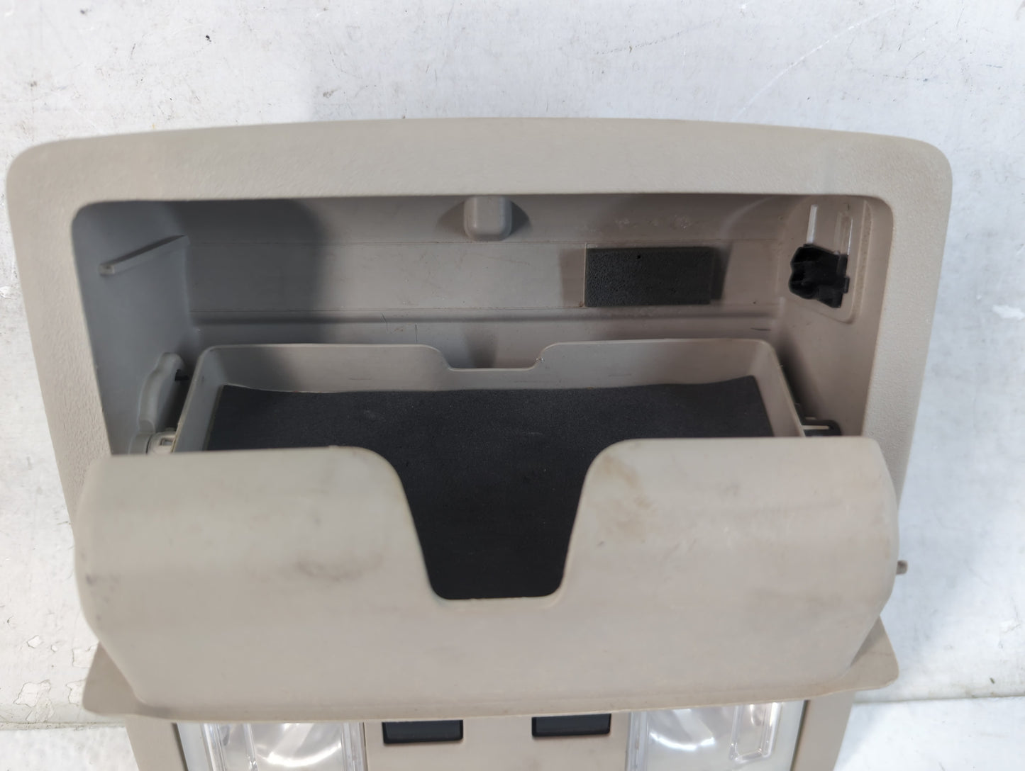 2010 Ford Taurus Overhead Roof Console - Oemusedautoparts1.com