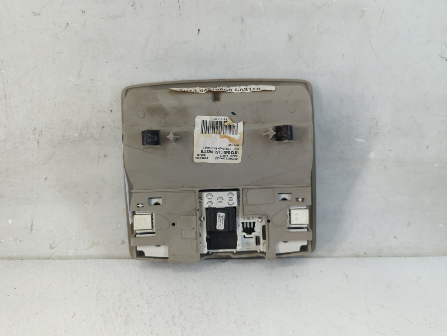 2010 Ford Taurus Overhead Roof Console - Oemusedautoparts1.com