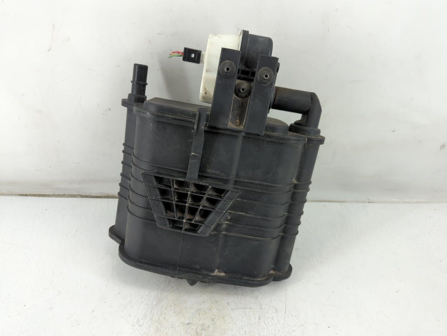 2016 Mercedes-benz C300 Fuel Vapor Charcoal Canister - Oemusedautoparts1.com