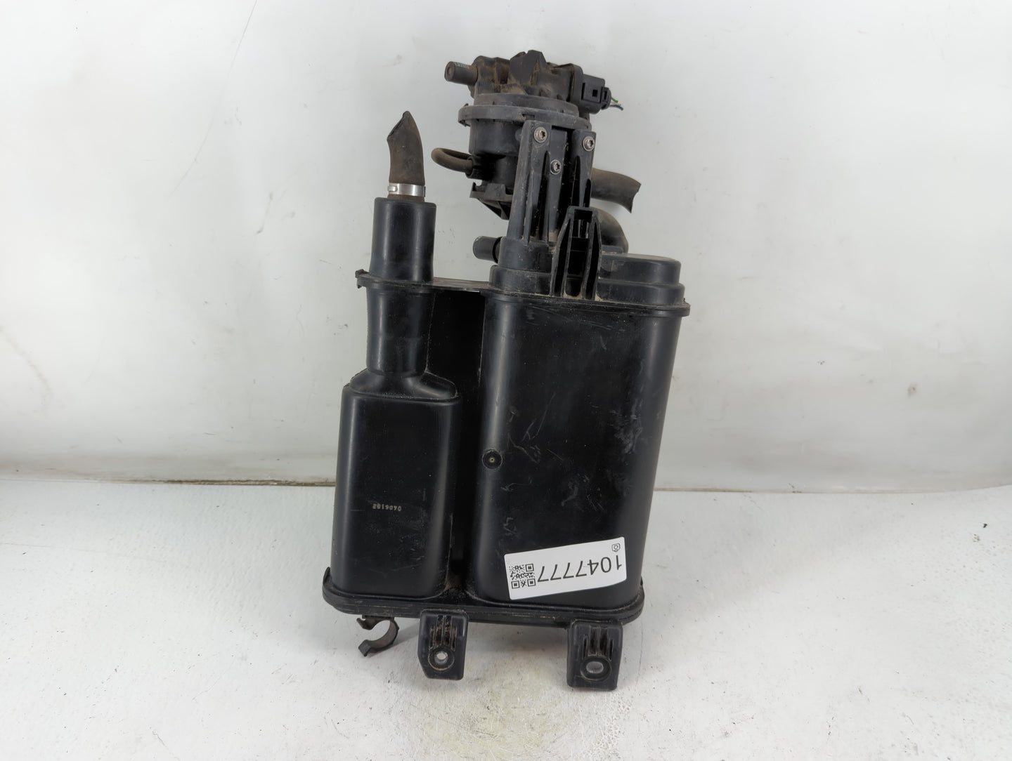 2011 Volkswagen Cc Fuel Vapor Charcoal Canister - Oemusedautoparts1.com