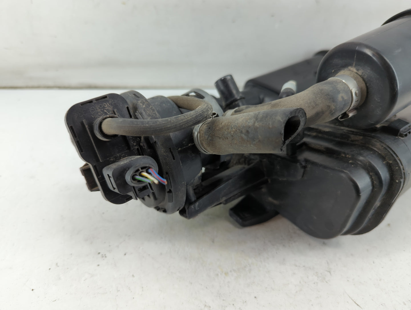 2011 Volkswagen Cc Fuel Vapor Charcoal Canister - Oemusedautoparts1.com