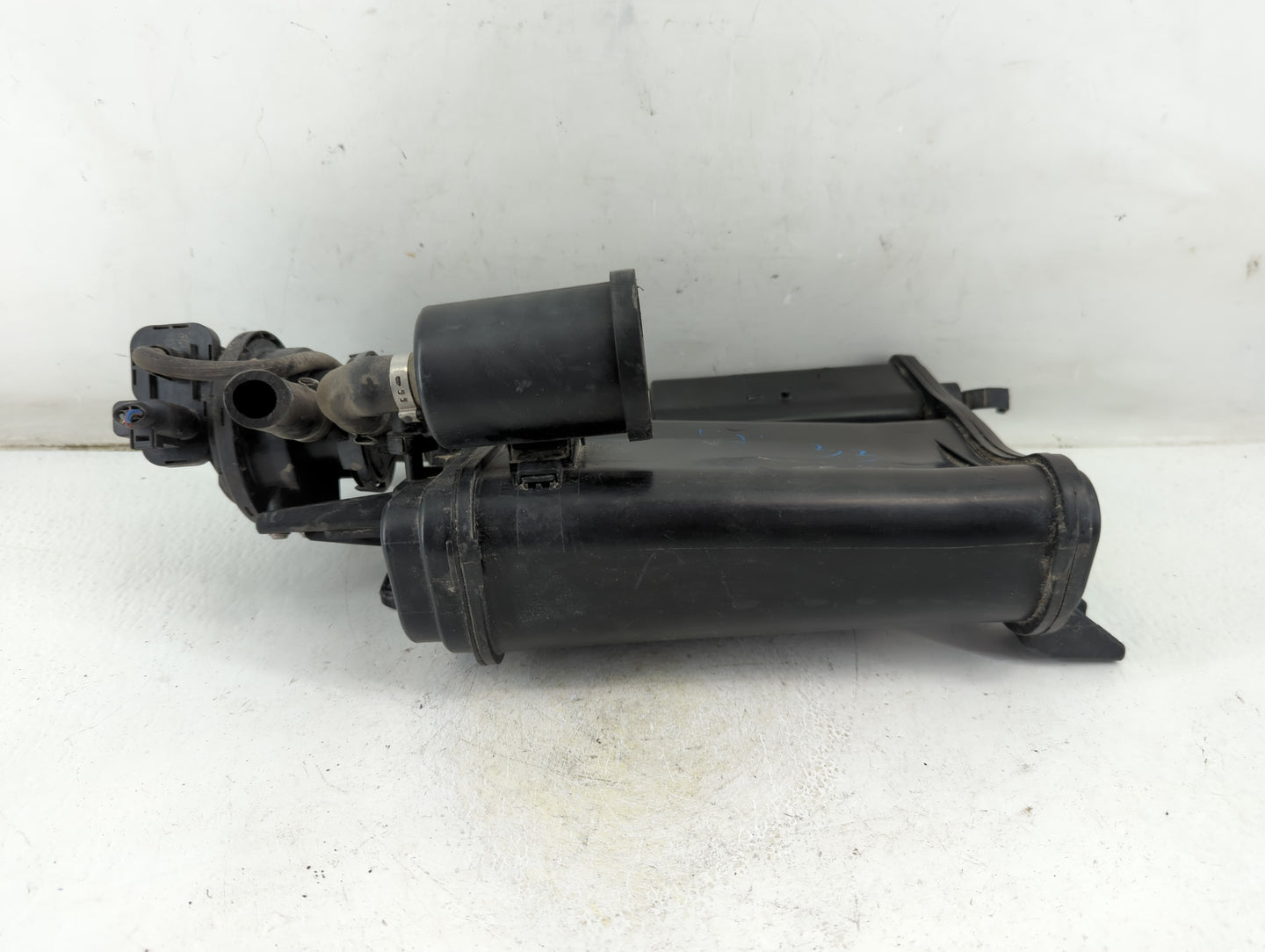 2011 Volkswagen Cc Fuel Vapor Charcoal Canister - Oemusedautoparts1.com