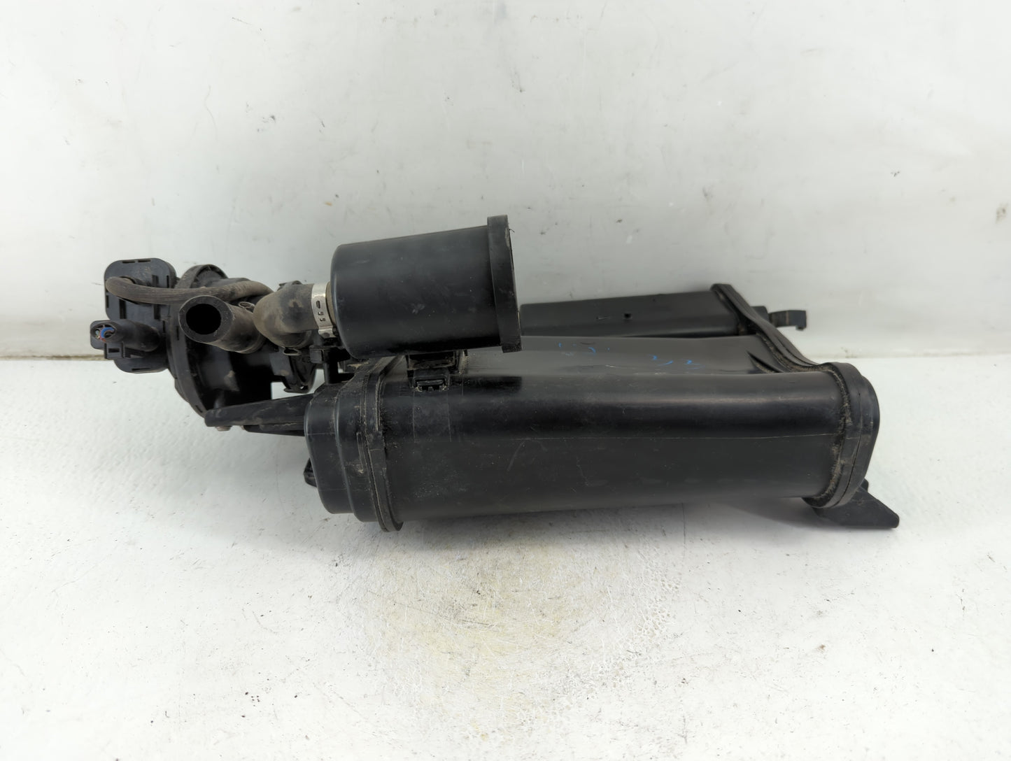 2011 Volkswagen Cc Fuel Vapor Charcoal Canister - Oemusedautoparts1.com