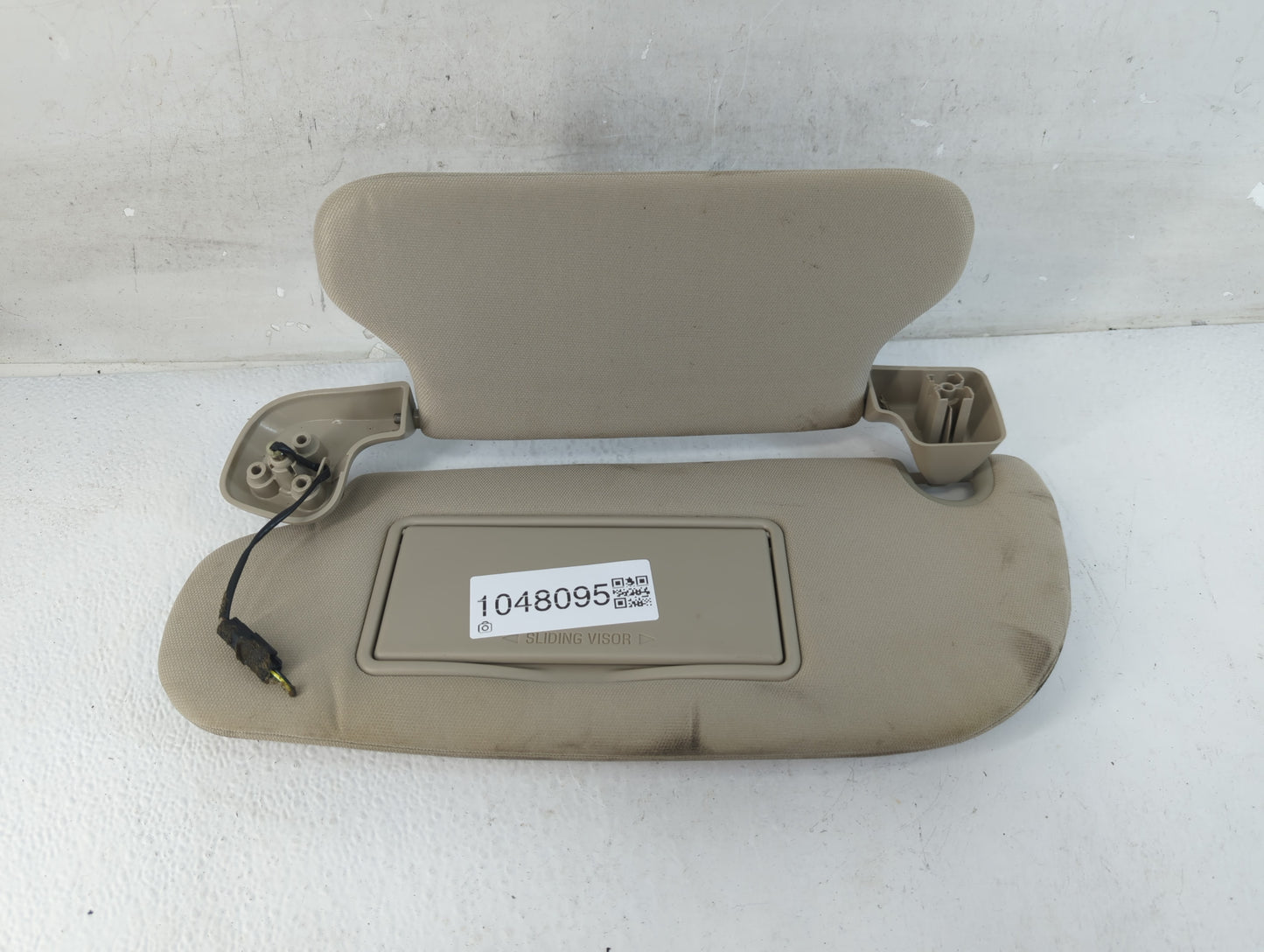 2013 Lincoln Navigator Sun Visor Shade Replacement Driver Left Mirror Fits OEM Used Auto Parts - Oemusedautoparts1.com