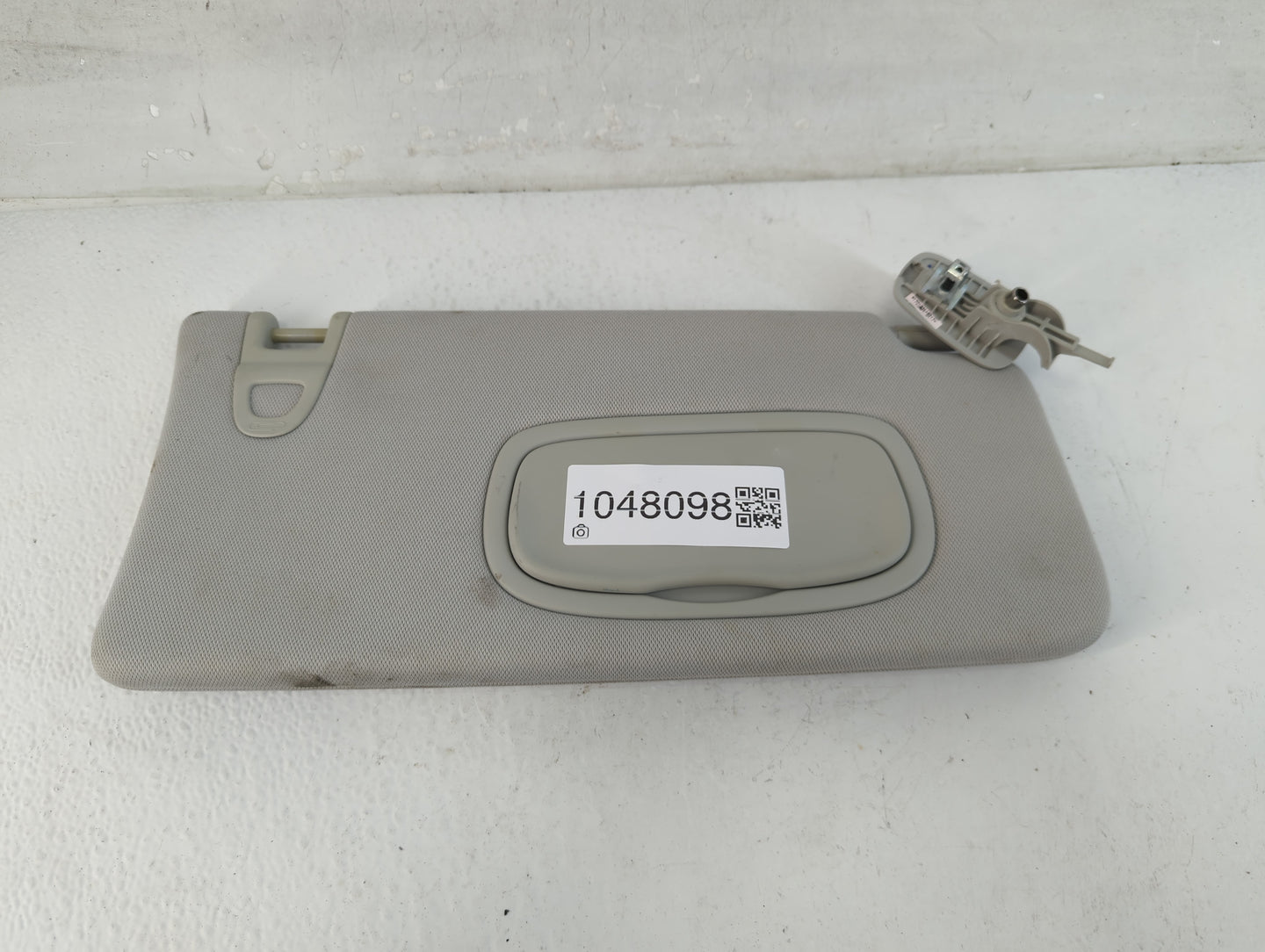 2017 Jeep Compass Sun Visor Shade Replacement Passenger Right Mirror Fits OEM Used Auto Parts - Oemusedautoparts1.com