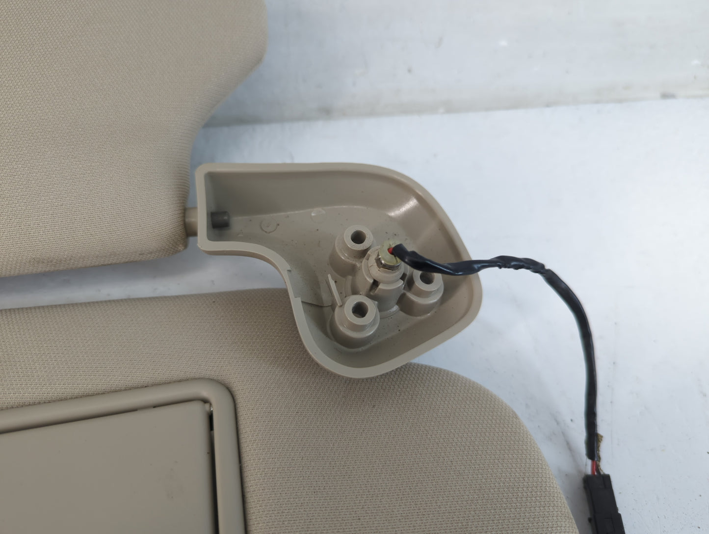 2013 Lincoln Navigator Sun Visor Shade Replacement Passenger Right Mirror Fits OEM Used Auto Parts - Oemusedautoparts1.com
