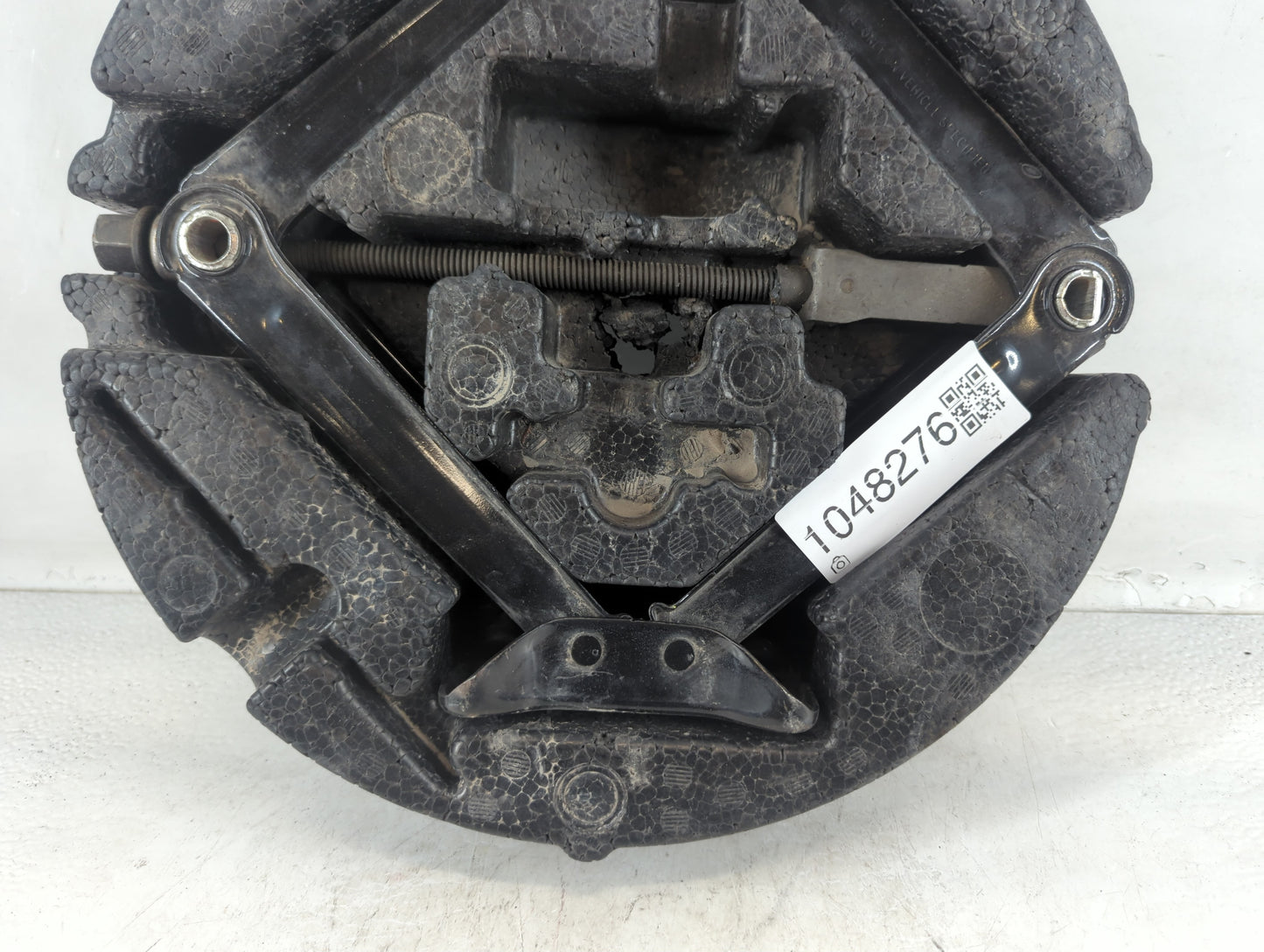 2014 Chevrolet Cruze Spare Scissor Car Jack - Oemusedautoparts1.com