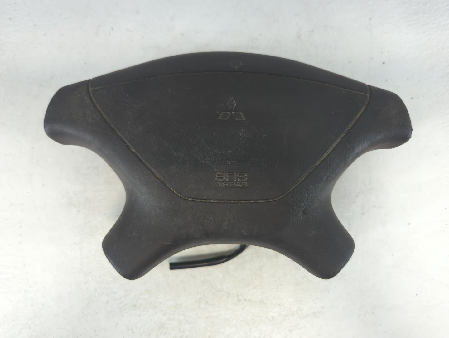 1998-1999 Mitsubishi Montero Sport Air Bag Driver Left Steering Wheel Mounted P/N:603955098Z11 Fits Fits 1998 1999 OEM Used Auto Parts - Oemusedautoparts1.com